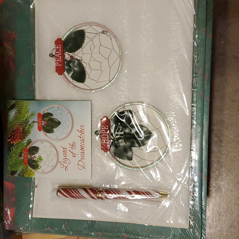 2 Christmas Dreamcatchers & Pen Gift Set
